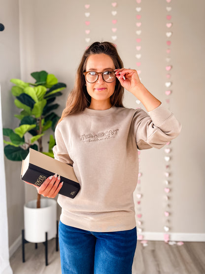 Booktrovert Embroidered Sweatshirt – Light Brown