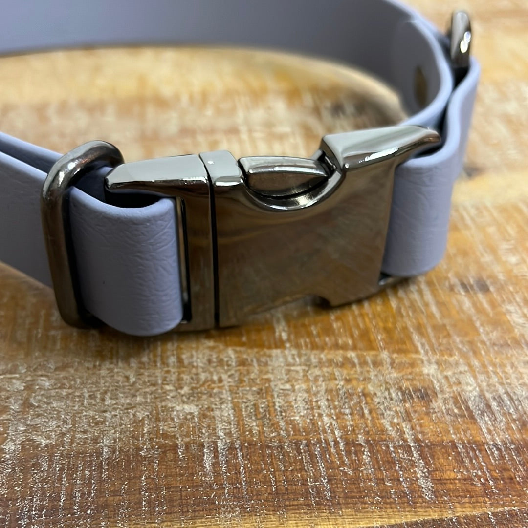 Gray collar with gray hardware