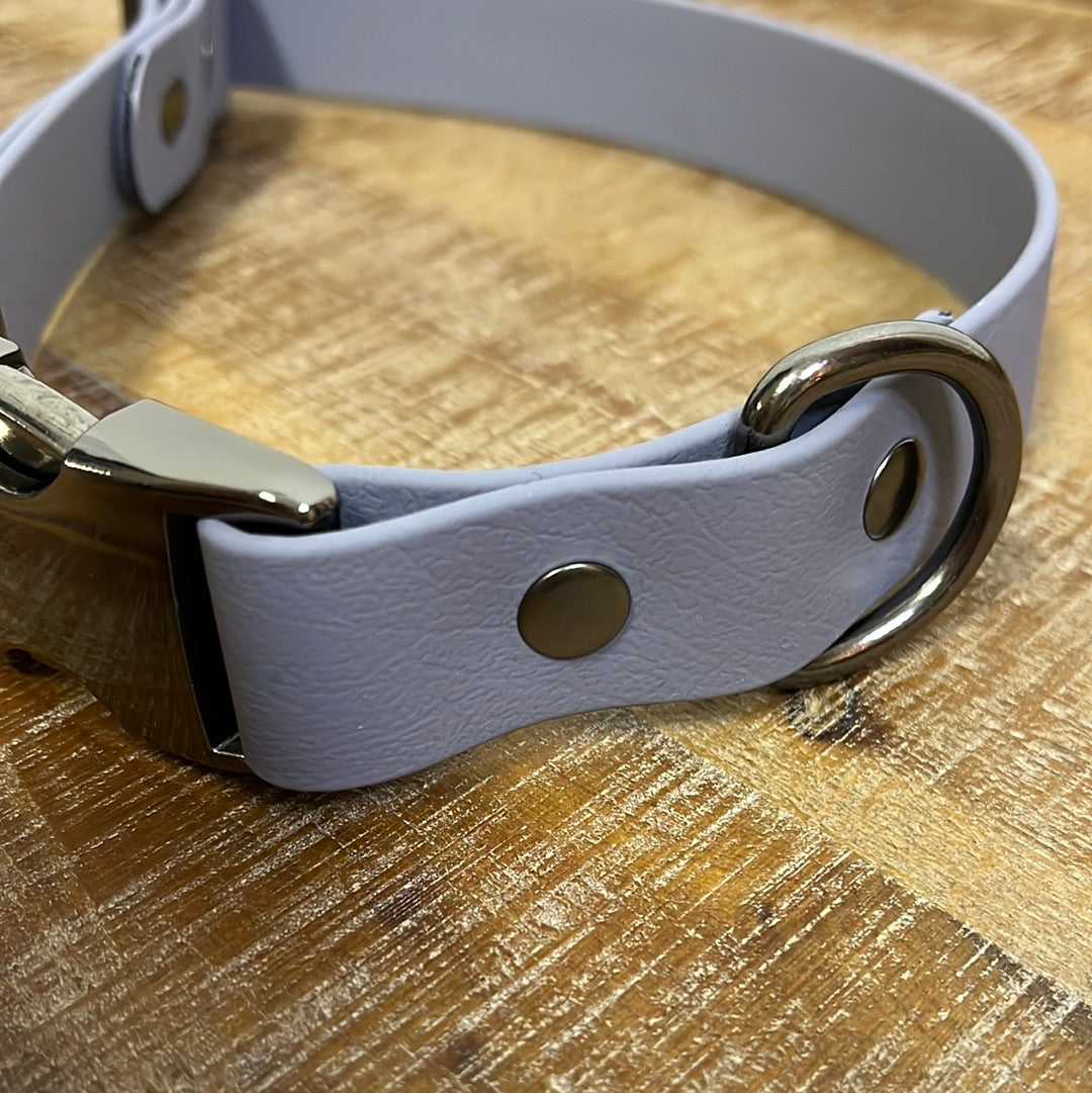 Gray collar with gray hardware